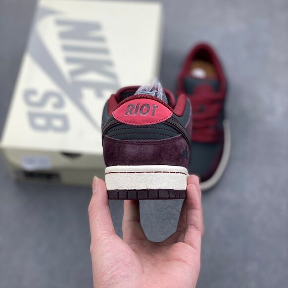 Nike Sb Dunk Low Riot Skateshop - Picture 5 of 10